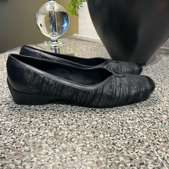Roberto Capucci - Made in Italy, black leather flats with silver embossing. - Picture 4 of 10